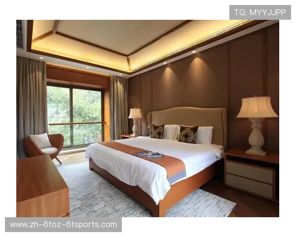 金球之旅行进在足球历史的主题酒店长廊